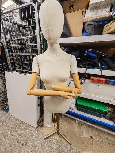 Articulated female body - articulated,